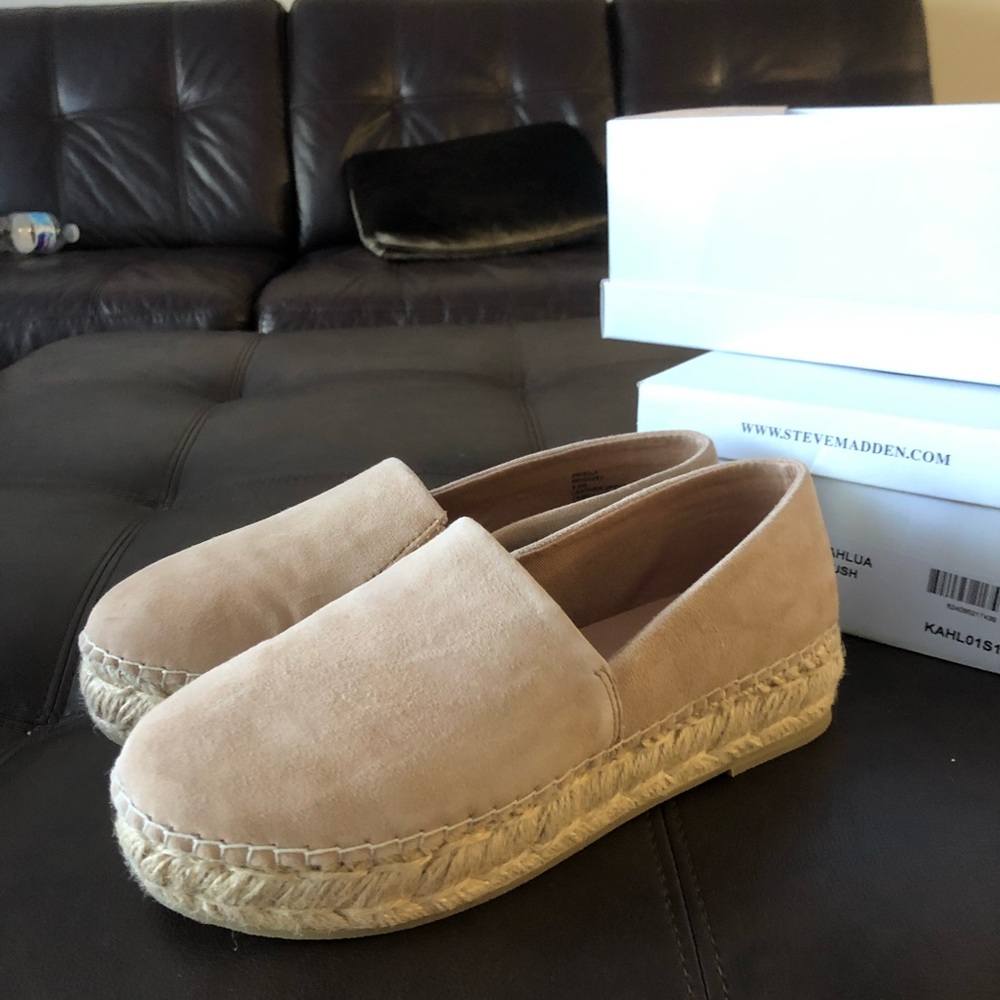 Steve Madden Tan suede loafers